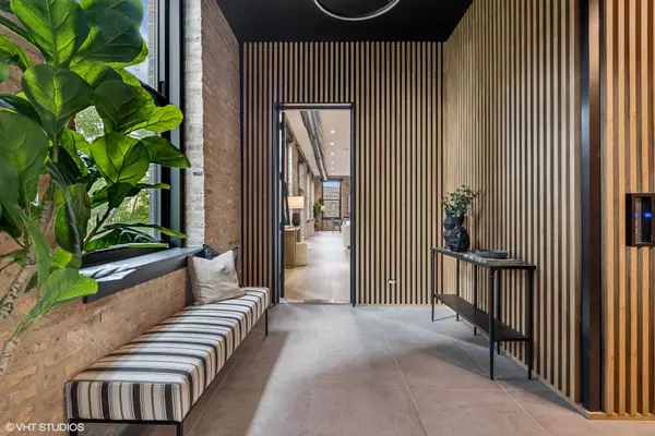 Chicago, IL 60642,401 N Aberdeen Street #3N