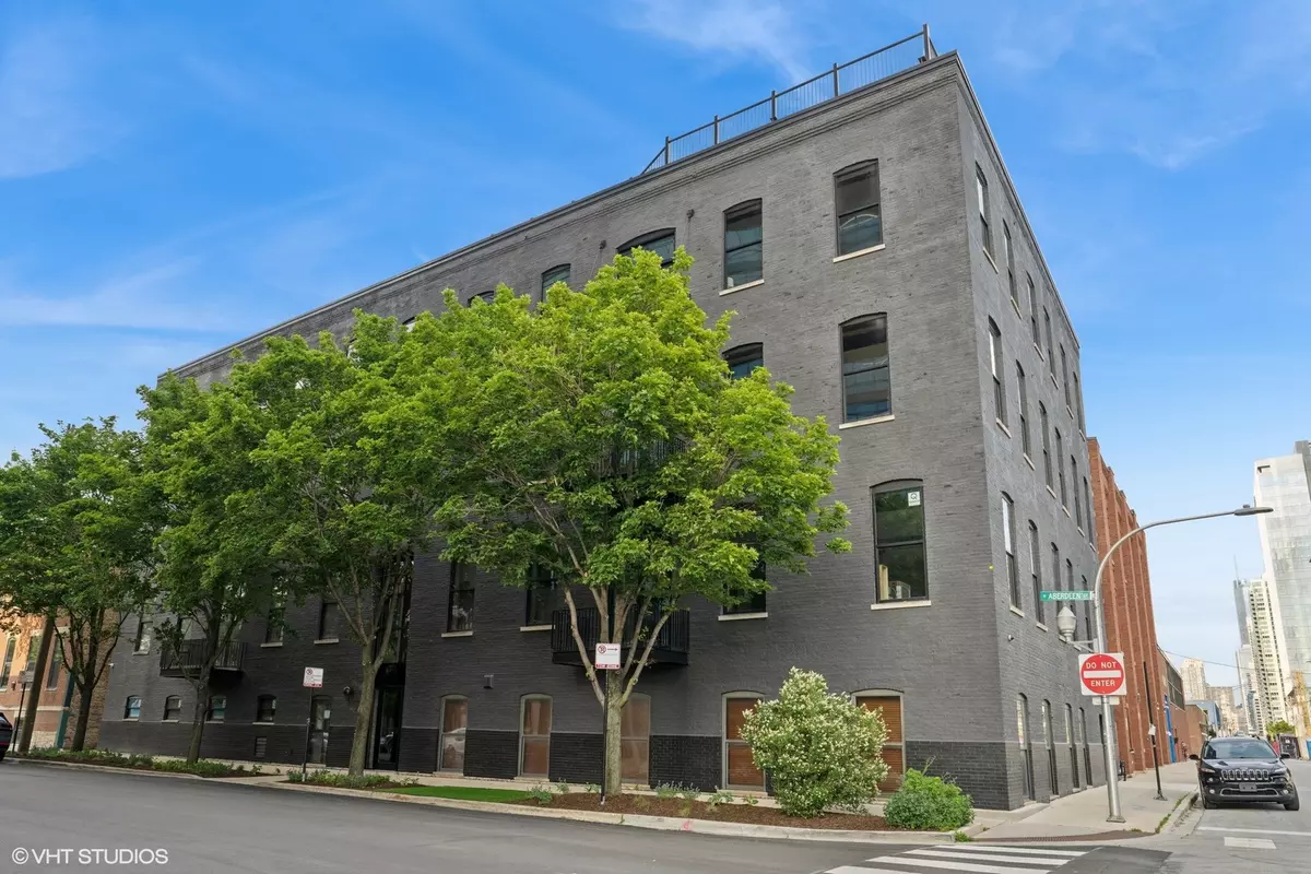 Chicago, IL 60642,401 N Aberdeen Street #3N