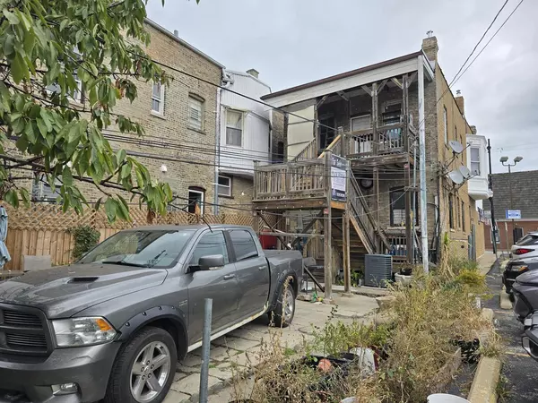 Chicago, IL 60626,6952 N Clark Street