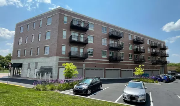 Highland Park, IL 60035,555 Roger Williams Avenue #307