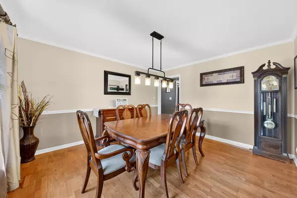 Libertyville, IL 60048,1404 Amy Lane