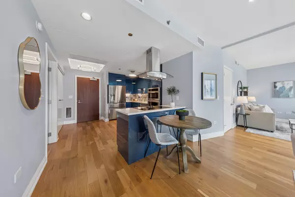 Chicago, IL 60602,130 N Garland Court #2612