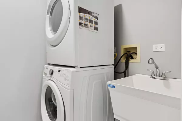 Naperville, IL 60565,91 Midhurst Court #102A