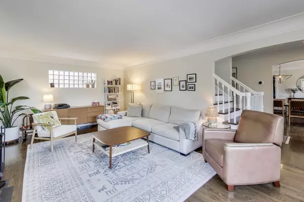 Chicago, IL 60631,6132 N Naper Avenue