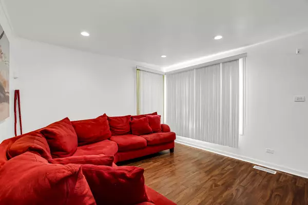 Dolton, IL 60419,14534 Woodlawn Avenue