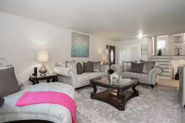 Skokie, IL 60076,8253 Karlov Avenue