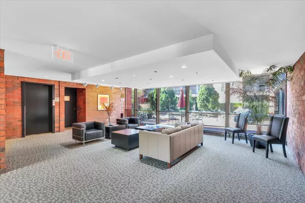 Champaign, IL 61820,107 N Elm Street #108