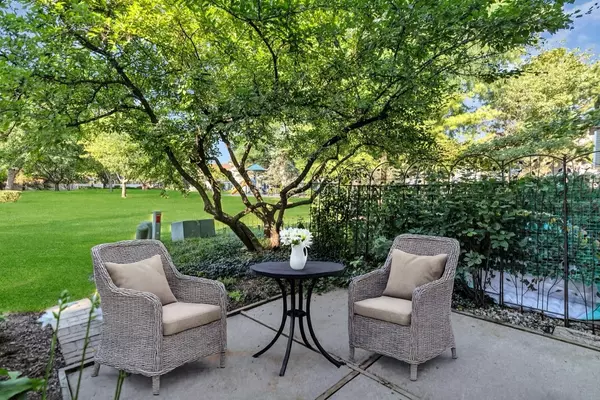 Schaumburg, IL 60193,1300 Cranbrook Drive #1300