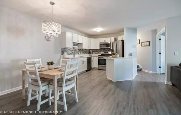 Naperville, IL 60563,1521 Raymond Drive #103