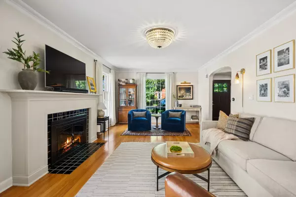 Chicago, IL 60646,6632 N Sioux Avenue