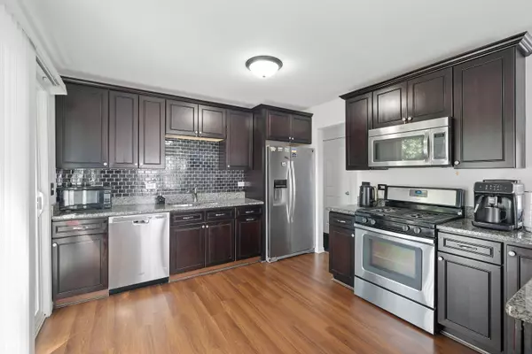 Bolingbrook, IL 60440,565 COTTONWOOD Circle