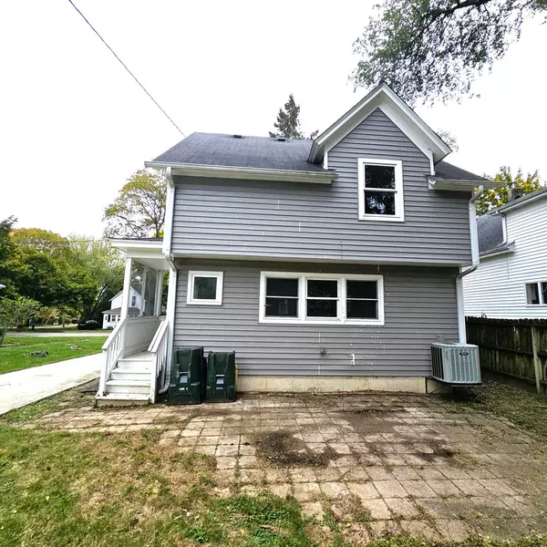 Libertyville, IL 60048,121 4th Street