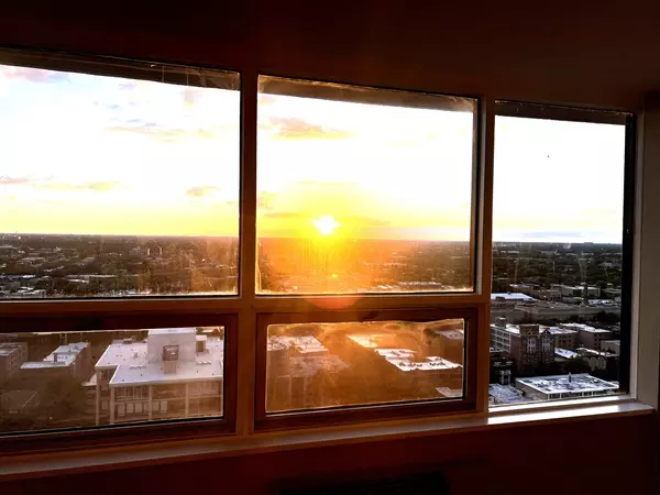 Chicago, IL 60660,5733 N Sheridan Road #27C