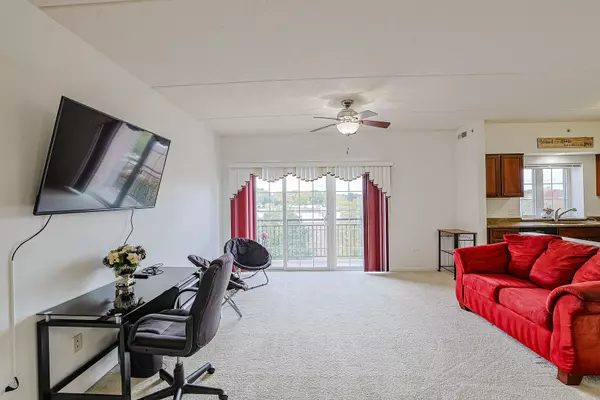 Palatine, IL 60074,405 Creekside Drive #505