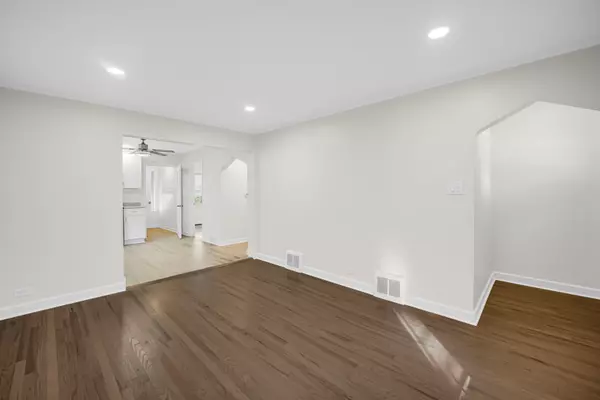 Chicago, IL 60638,5248 S Narragansett Avenue