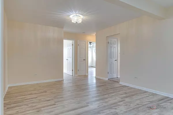 Skokie, IL 60076,8044 Kenton Avenue #2