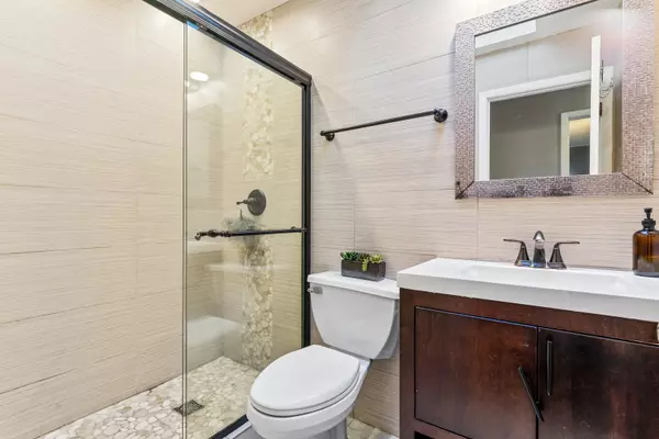 Des Plaines, IL 60016,290 S Anita Street