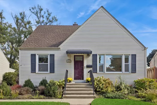 995 S Swain Avenue, Elmhurst, IL 60126