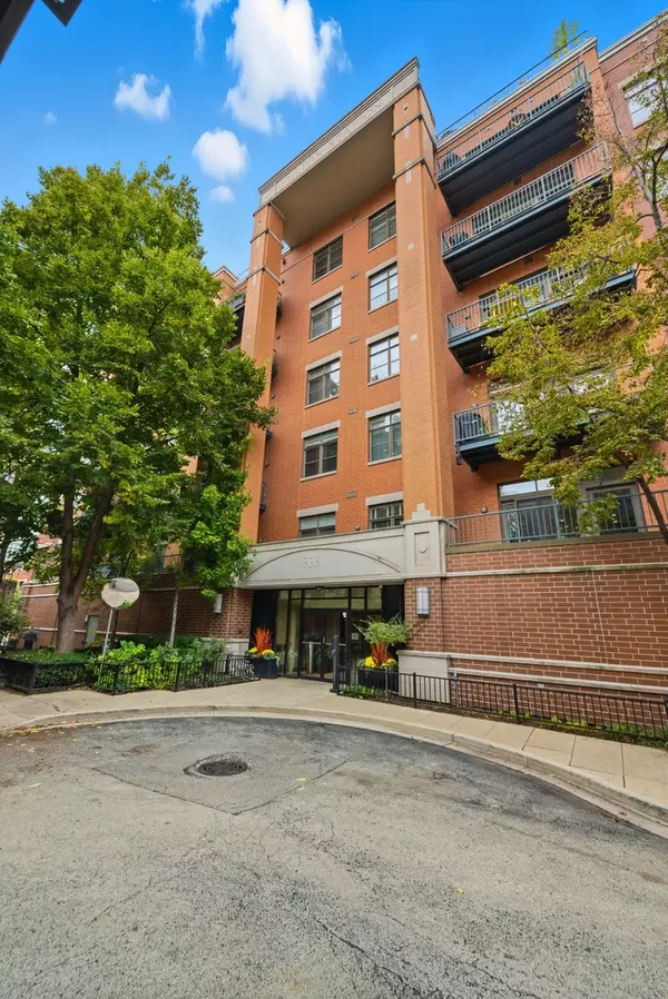 333 N Jefferson Street #201, Chicago, IL 60661