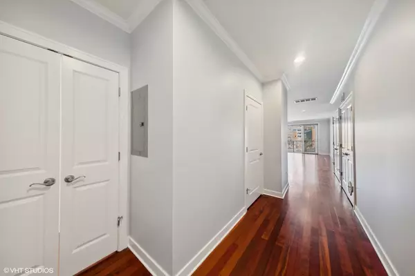 Chicago, IL 60610,825 N Hudson Avenue #2B