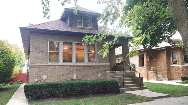 2509 W Morse Avenue, Chicago, IL 60645