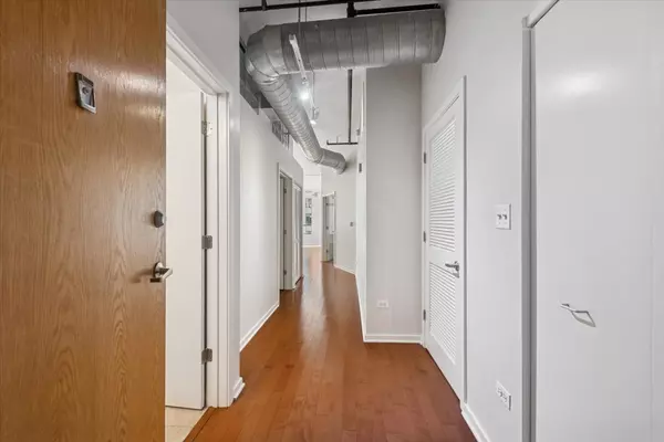 Chicago, IL 60605,520 S State Street #907