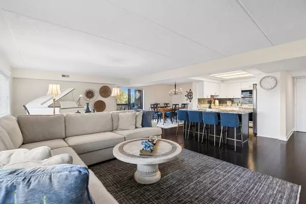 Gurnee, IL 60031,920 Vose Drive #202