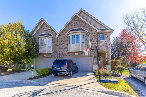 1521 Stonegate Manor, Mount Prospect, IL 60056