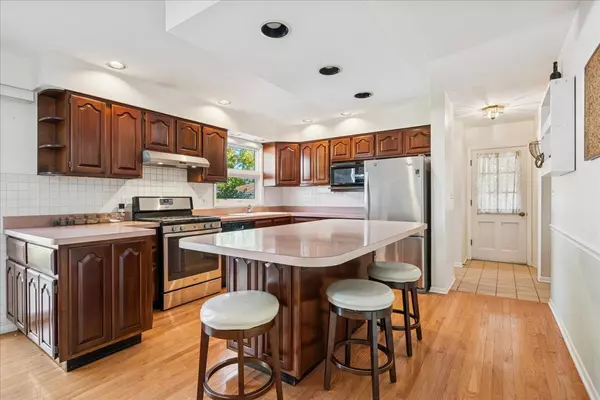 Villa Park, IL 60181,58 E Division Street