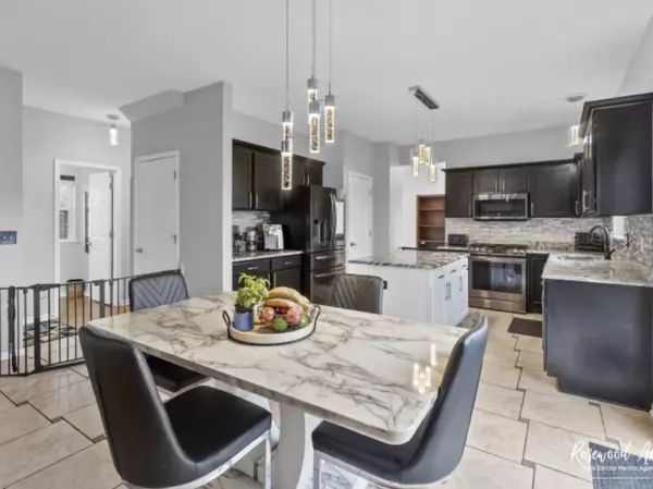 Geneva, IL 60134,39W093 Shannon Square