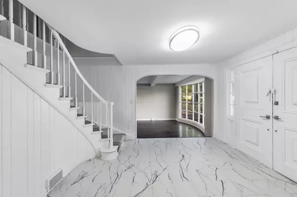 Winthrop Harbor, IL 60096,210 Oak Lane