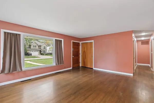 Deerfield, IL 60015,1027 Central Avenue