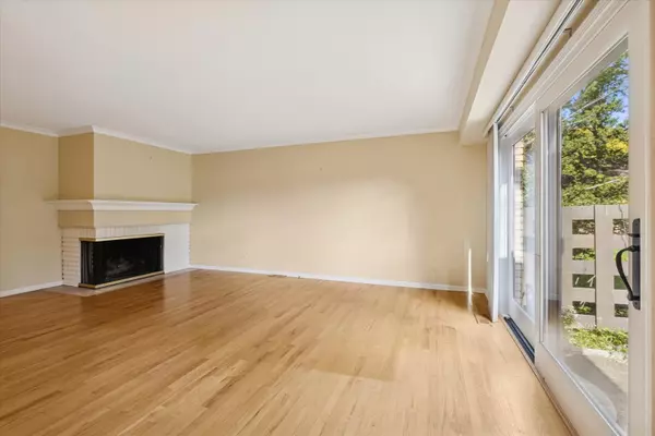 Northbrook, IL 60062,1845 Mission Hills Lane