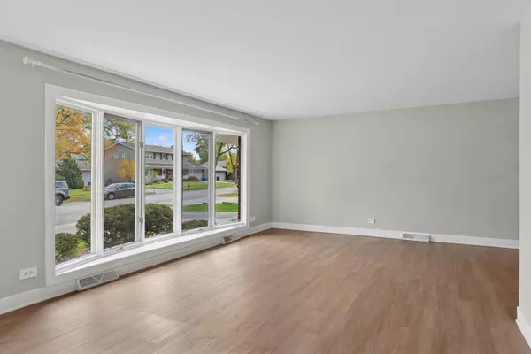 Woodridge, IL 60517,6410 Macarthur Drive