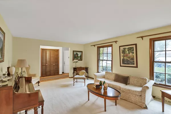 Palatine, IL 60067,522 S Echo Lane