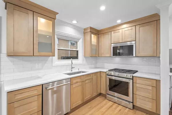 Libertyville, IL 60048,223 Kenloch Avenue