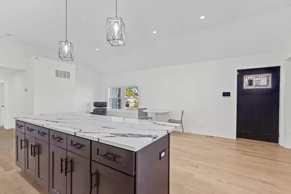 Schaumburg, IL 60193,1531 Marion Street