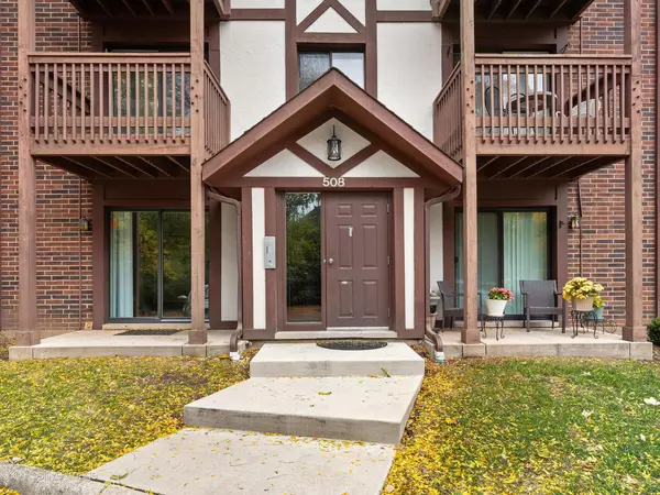 Glen Ellyn, IL 60137,508 Taylor Avenue #A