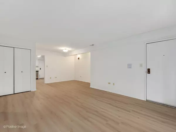 Glen Ellyn, IL 60137,508 Taylor Avenue #A