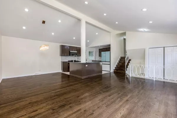 Skokie, IL 60077,8717 Gross Point Road