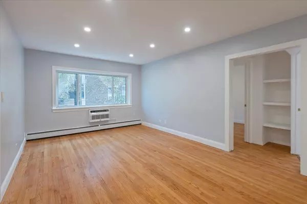 Chicago, IL 60626,1441 W Farwell Avenue #3E