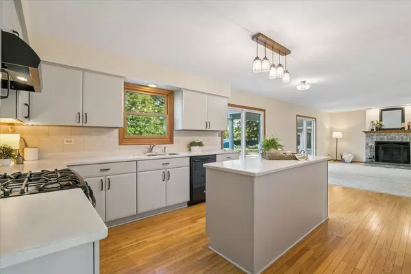 Third Lake, IL 60030,303 Mainsail Drive