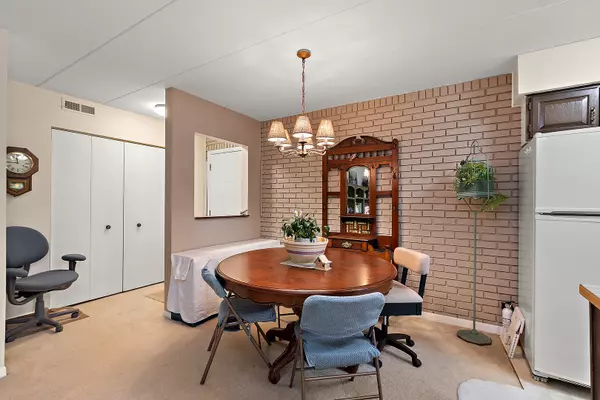 Homewood, IL 60430,1940 183rd Street #1C