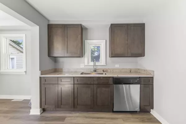 Oak Lawn, IL 60453,5701 W 89th Place