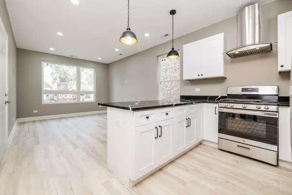 Chicago, IL 60624,721 N Hamlin Street #1