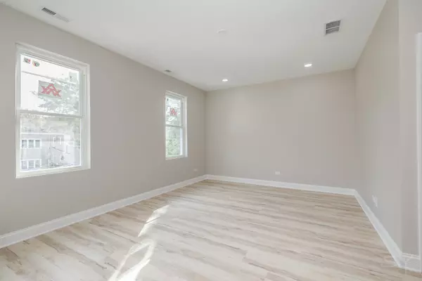 Chicago, IL 60624,721 N Hamlin Street #1