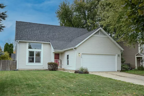 1000 Sandalwood Lane, Crystal Lake, IL 60014