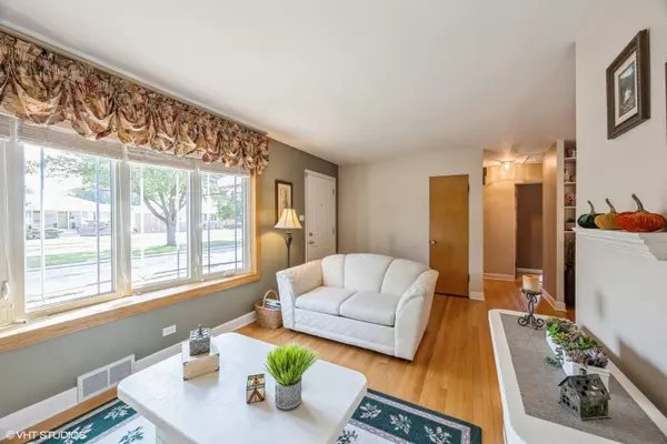 Brookfield, IL 60513,9334 Lincoln Avenue