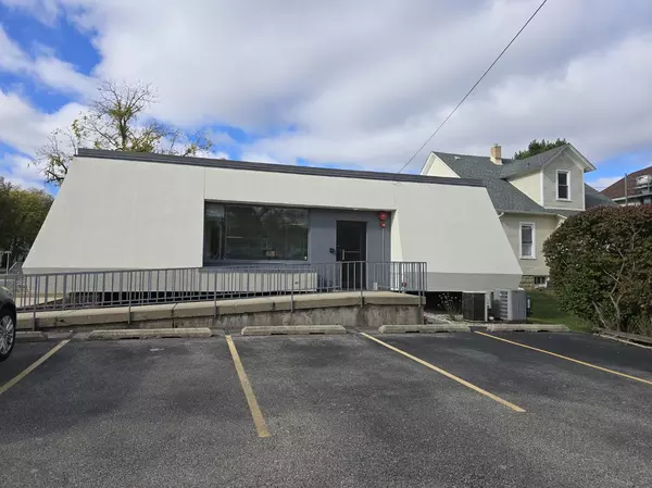 326 S Milwaukee Avenue, Libertyville, IL 60048