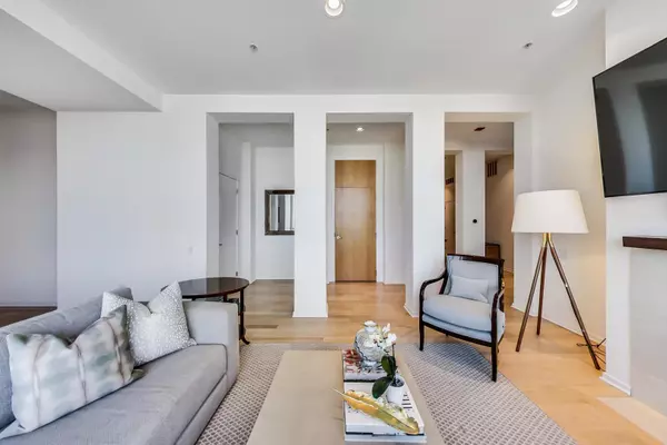 Chicago, IL 60654,500 W Superior Street #612